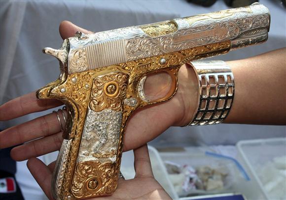 пистолет беретта из золота
